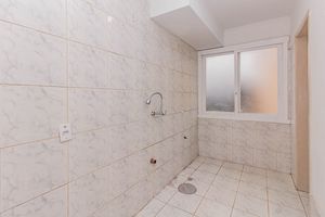 Image 13 - 895907