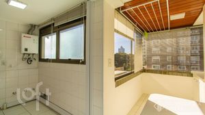 Image 25 - 895910
