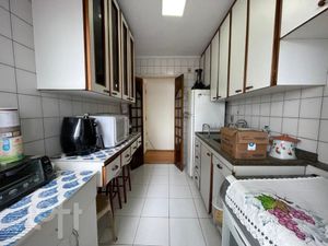 Image 1 - 895913