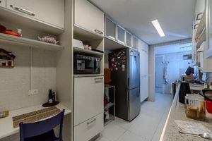 Image 7 - 895915