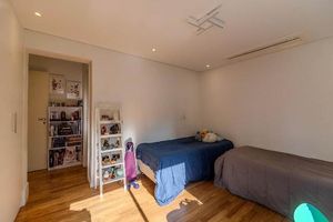 Image 15 - 895915