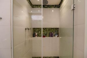 Image 25 - 895915