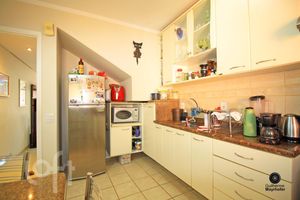 Image 6 - 895924