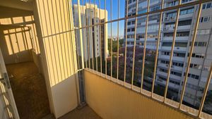 Image 4 - 895927