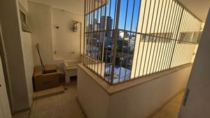 Image 6 - 895927