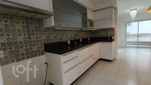 Image 13 - 895940