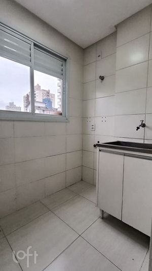 Image 17 - 895940