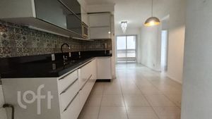 Image 33 - 895940