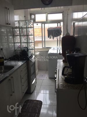 Image 4 - 895946