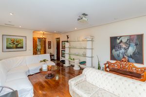 Image 7 - 895949