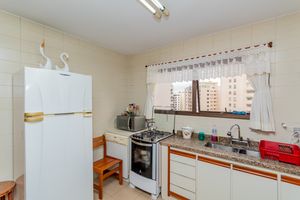 Image 18 - 895949