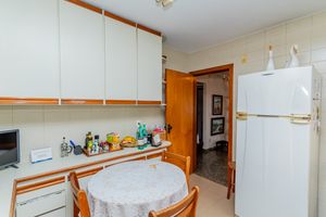 Image 16 - 895949