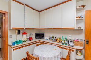 Image 17 - 895949
