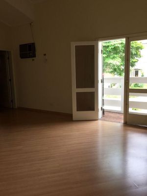 Image 19 - 895954