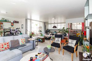 Image 1 - 895965