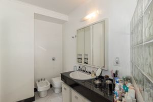 Image 30 - 895965