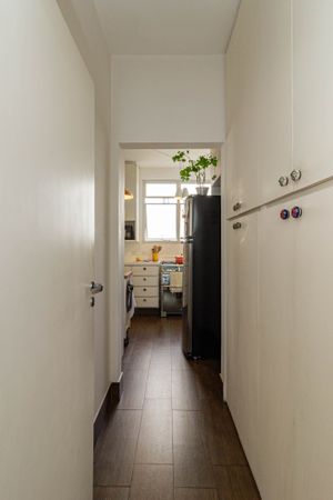 Image 31 - 895965