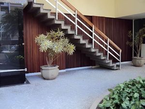 Image 3 - 895965