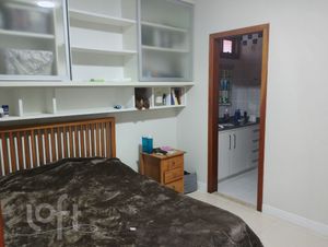 Image 8 - 895966
