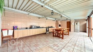 Image 1 - 895983