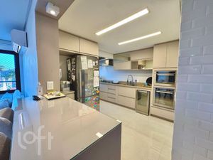Image 7 - 895988