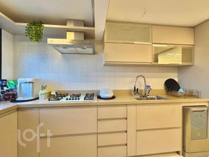 Image 9 - 895988