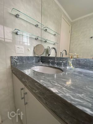 Image 19 - 895991