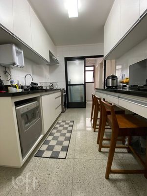 Image 4 - 895991