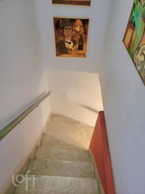 Image 10 - 895996