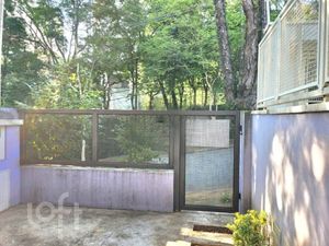 Image 15 - 895996