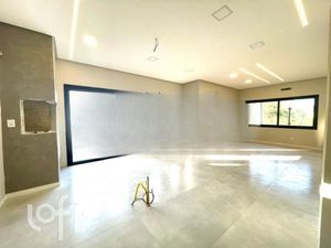 Image 6 - 895999