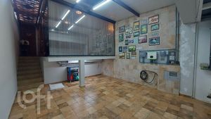Image 9 - 896002