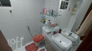 Image 7 - 896002