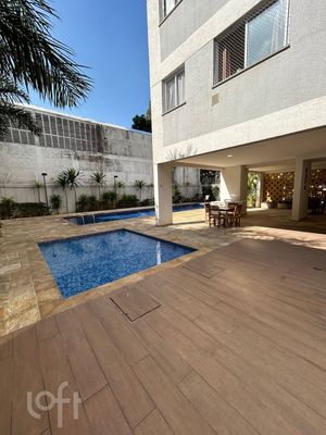 Image 18 - 896004