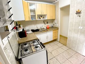 Image 4 - 896006