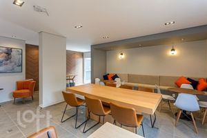 Image 12 - 896009