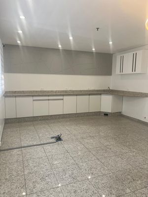 Image 10 - 896029