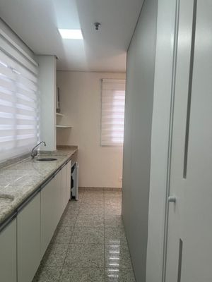 Image 21 - 896029