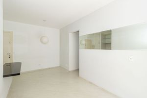 Image 6 - 896037