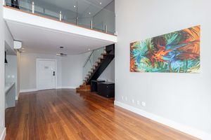 Image 9 - 896047