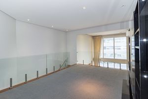 Image 14 - 896047