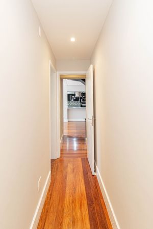 Image 11 - 896047