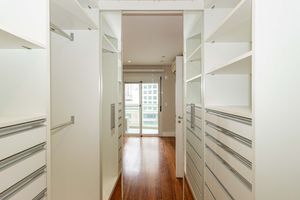 Image 23 - 896047