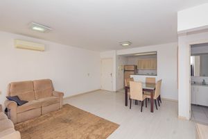 Image 1 - 896062
