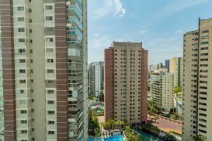 Image 6 - 896069