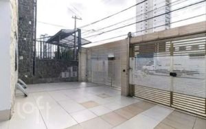 Image 4 - 896075