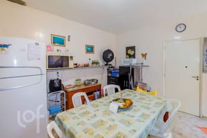 Image 4 - 896075