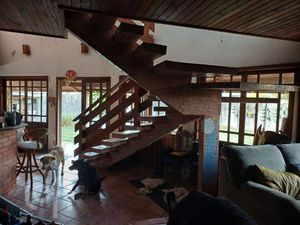 Image 5 - 896090
