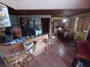 Image 8 - 896090