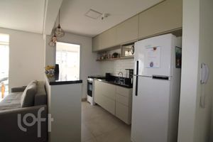 Image 6 - 896099